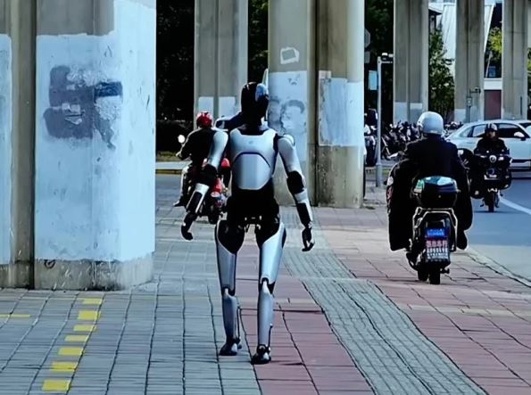 چین میں روبوٹ کا 66 میل پیدل چلنے کا عالمی ریکارڈ