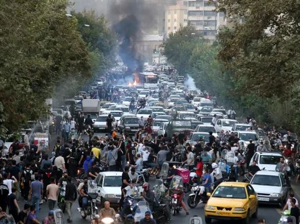 ایران میں مظاہرین بے قابو، ملک بھر میں انٹرنیٹ مکمل بند